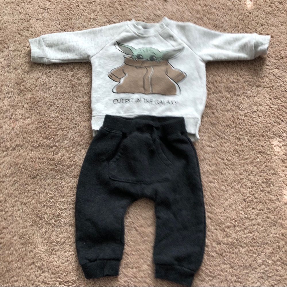 Star Wars Baby Yoda Two‎ Piece Matching Set Sweatshirt Joggers Baby 0-3 Mos